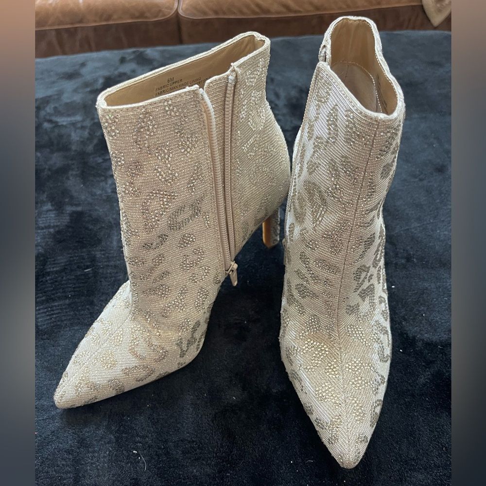 Gianni Bini new without tags beige leopard jeweled heeled boots booties, size 6